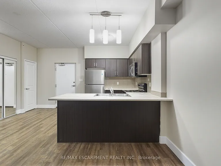 149 Main St W #203 — Photo 9
