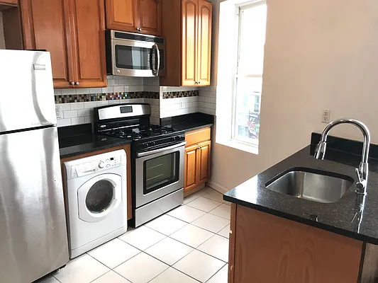 Rented by Evergreen Realty & Investments | media 20