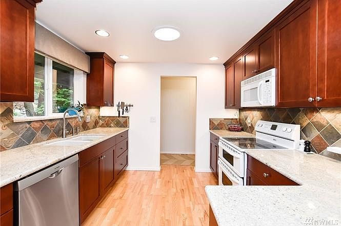 1st image of 10011 162nd Ave NE