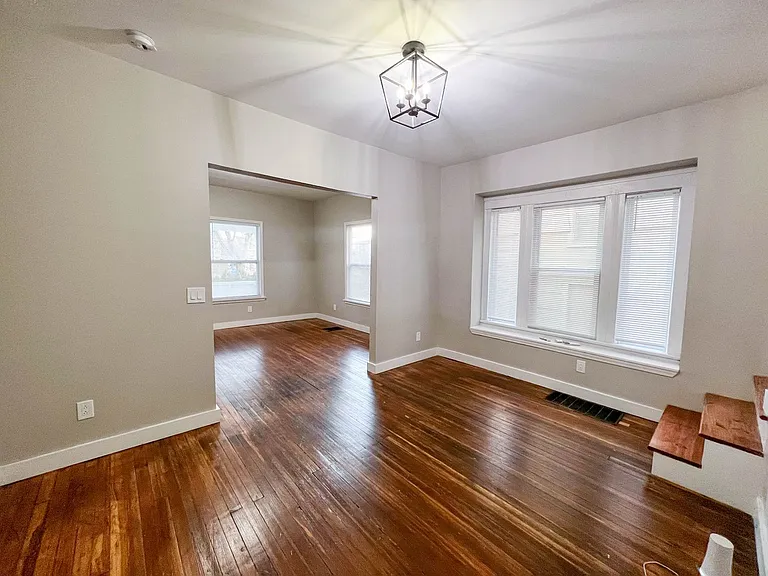 154-156 Leighton Ave — Photo 7