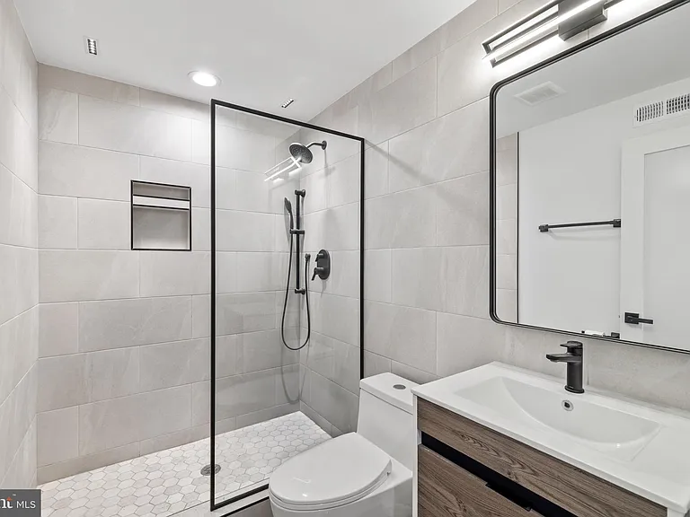 2130 Spring St — Photo 43