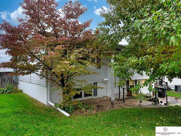 3rd image of 2717 S 116th Avenue Cir