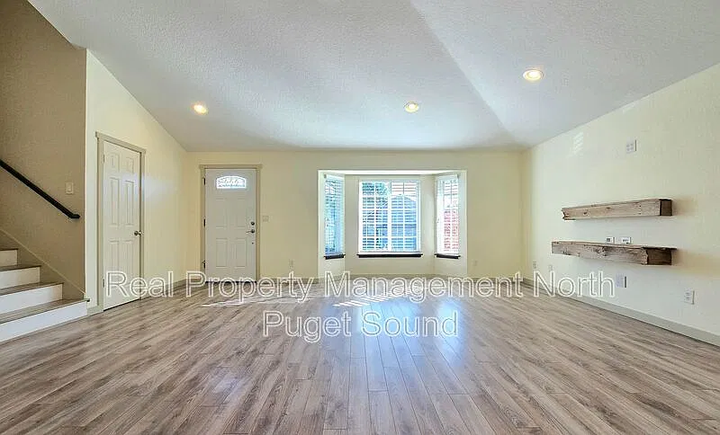 4 bed, 3.0 bath, 1550 sqft, $3,099 — Photo 2