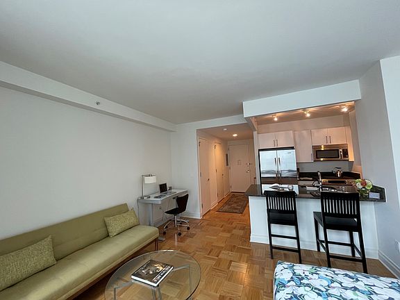 5th image of 1510 Lexington Ave APT 8M