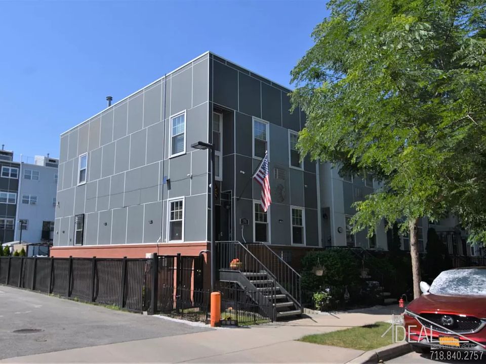 1st image of 556 Egan St #1