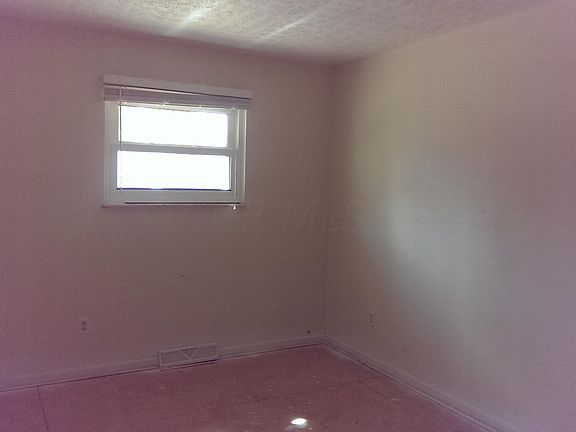 5th image of 279 Woodbridge Pl SW