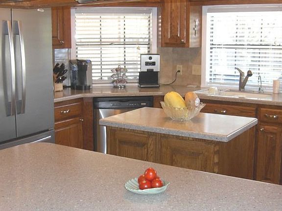 5th image of 3202 Alta Vista Ln