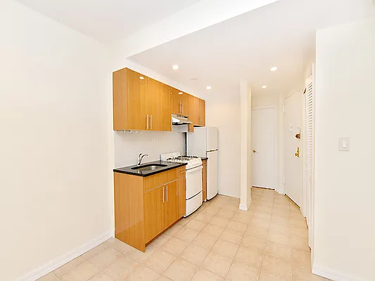 Rented by Cooper & Cooper Real Estate | media 18