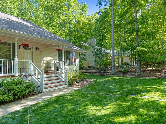 3rd image of 384 Jefferson Dr