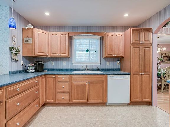 5th image of 468 E Joseph St