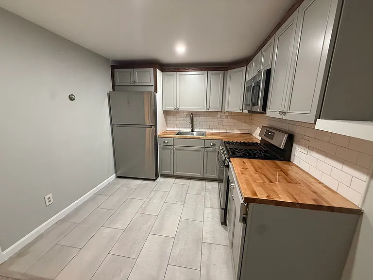 176 Court St #7 — Photo 11