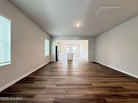 4th image of 1094 Hanson Drive