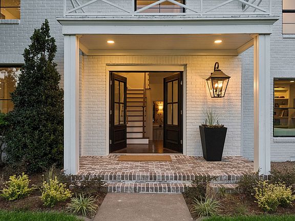 3rd image of 6839 Gaston Ave