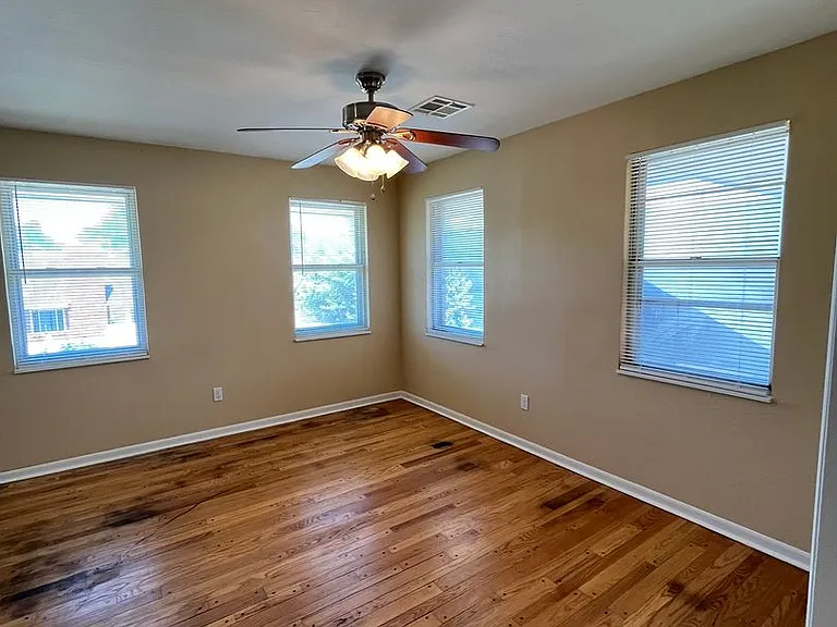3617 N Drexel — Photo 10