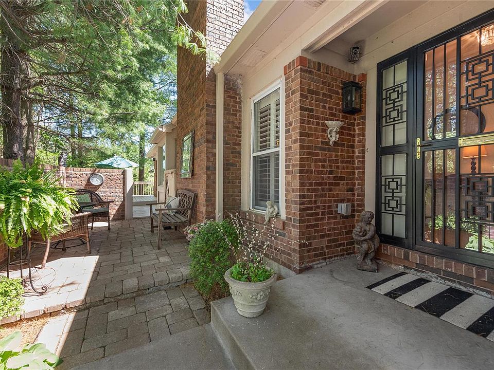1st image of 1054 King Henry Ct
