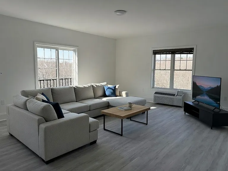Railroad Apartments — Photo 24