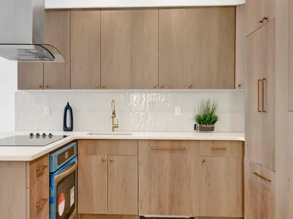 156 Tompkins Avenue image 10 of 16