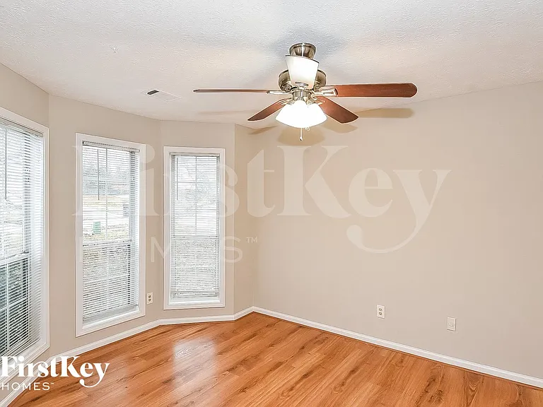 276 Due West Dr — Photo 2