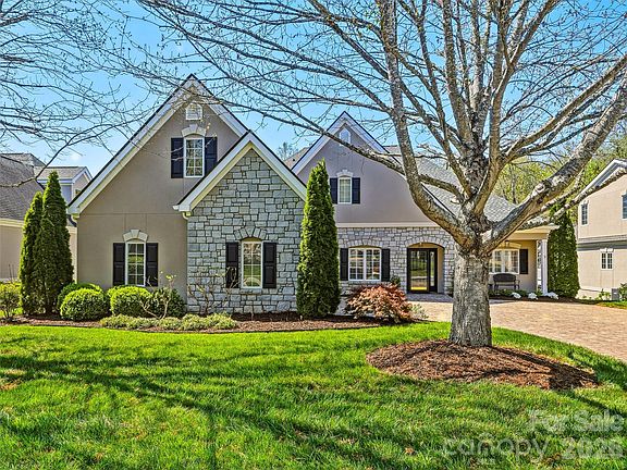 3rd image of 33 Tiverton Ln