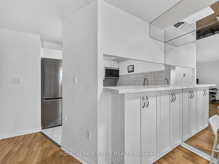 24 Wellesley St W #1206 — Photo 17