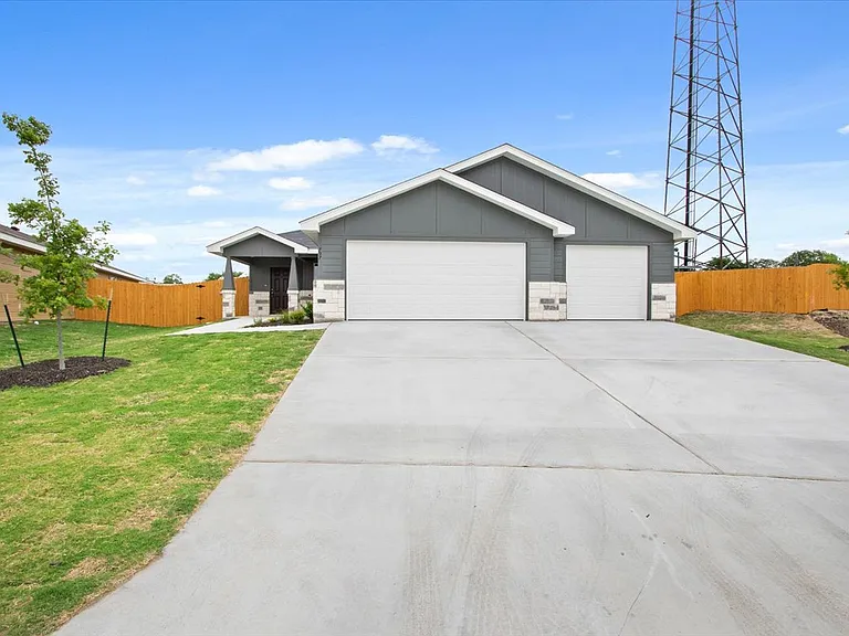 797 Freedom Cir — Photo 1