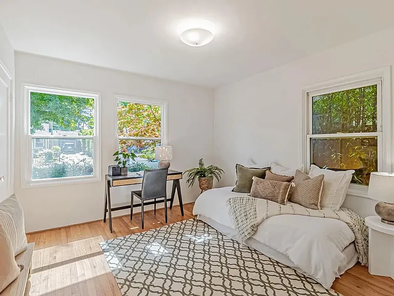 1045 Almanor Ave — Photo 12