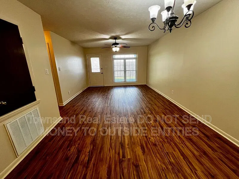 2 bed, 2.0 bath, 950 sqft, $1,095 — Photo 3