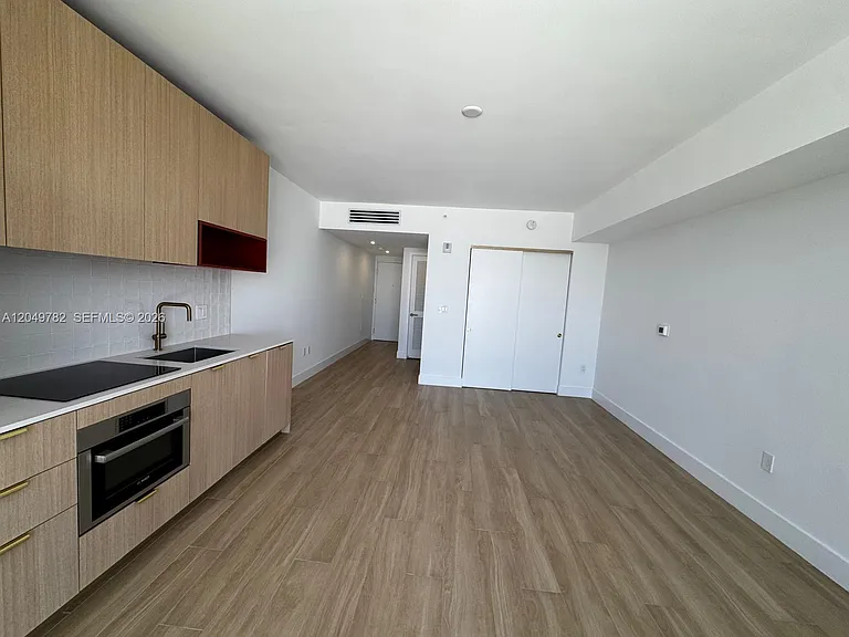 90 NE 32nd St #625 — Photo 11