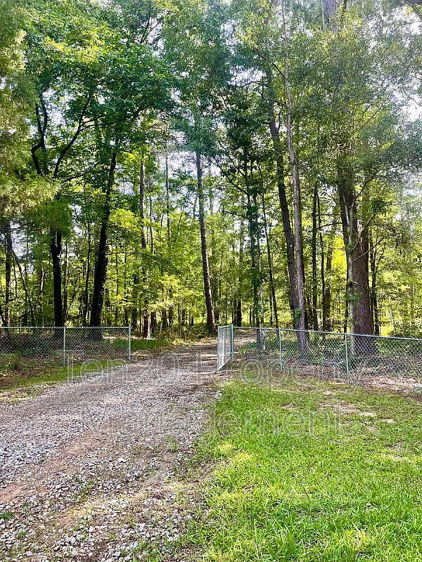 3 bed, 2.0 bath, 1946 sqft, $1,800 — Photo 2