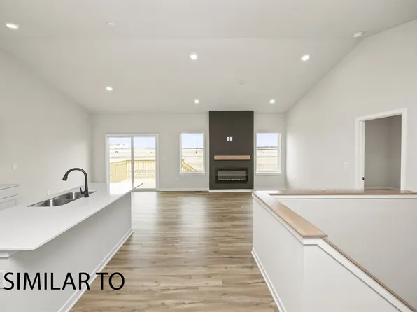 1108 Featherstone Ave NE, Bondurant, IA 50035