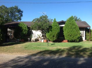 304 N Lowery Ave, Nixon, TX 78140