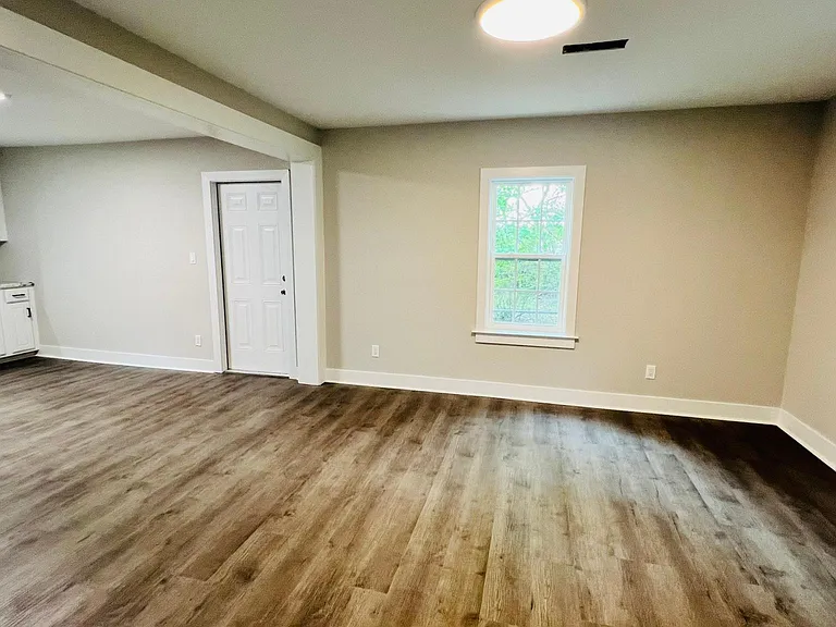 108 E Dewey St — Photo 43