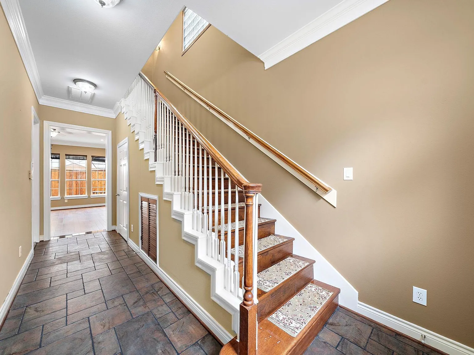 3 bed, 2.5 bath, 1964 sqft, $2,395 — Photo 3