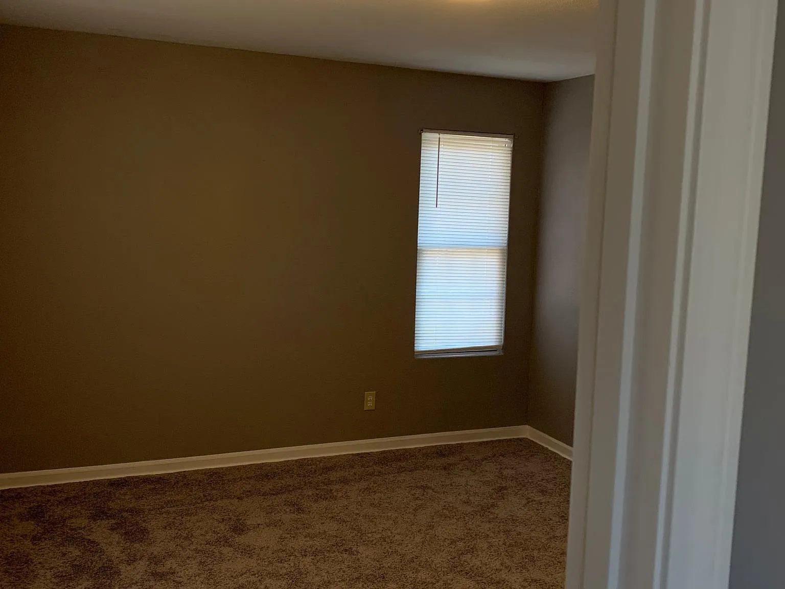 2 bed, 1200 sqft, $975 — Photo 2