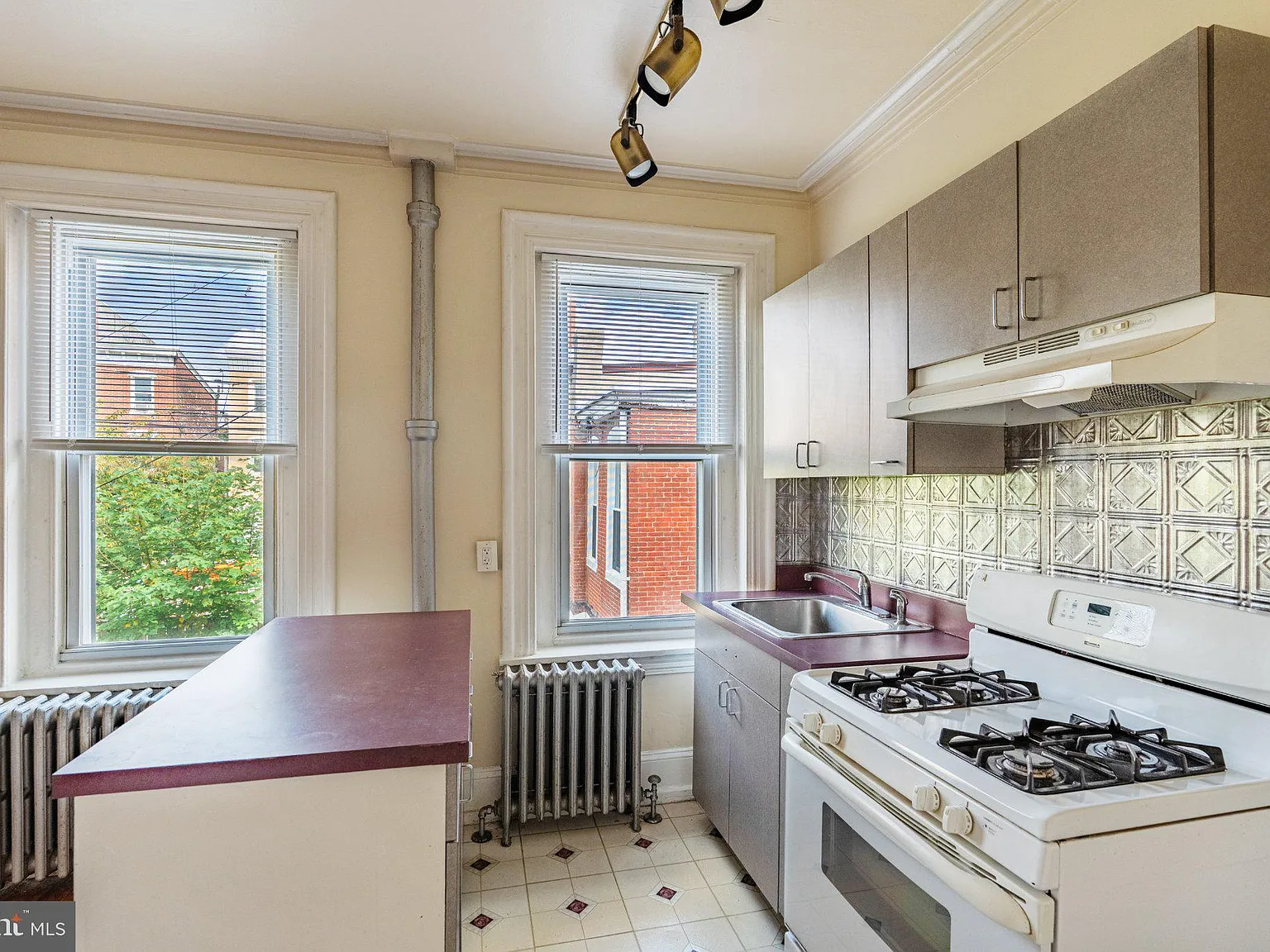 2 bed, 1.0 bath, 750 sqft, $1,445 — Photo 4