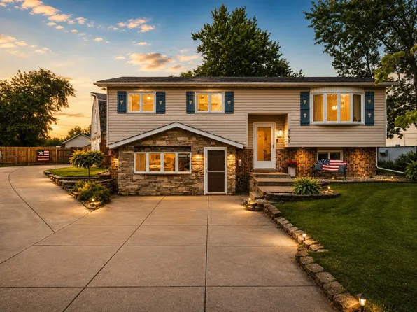 741 Hiawatha Ct, Lowell, IN 46356