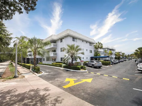 100 Edgewater Dr APT 142, Coral Gables, FL 33133