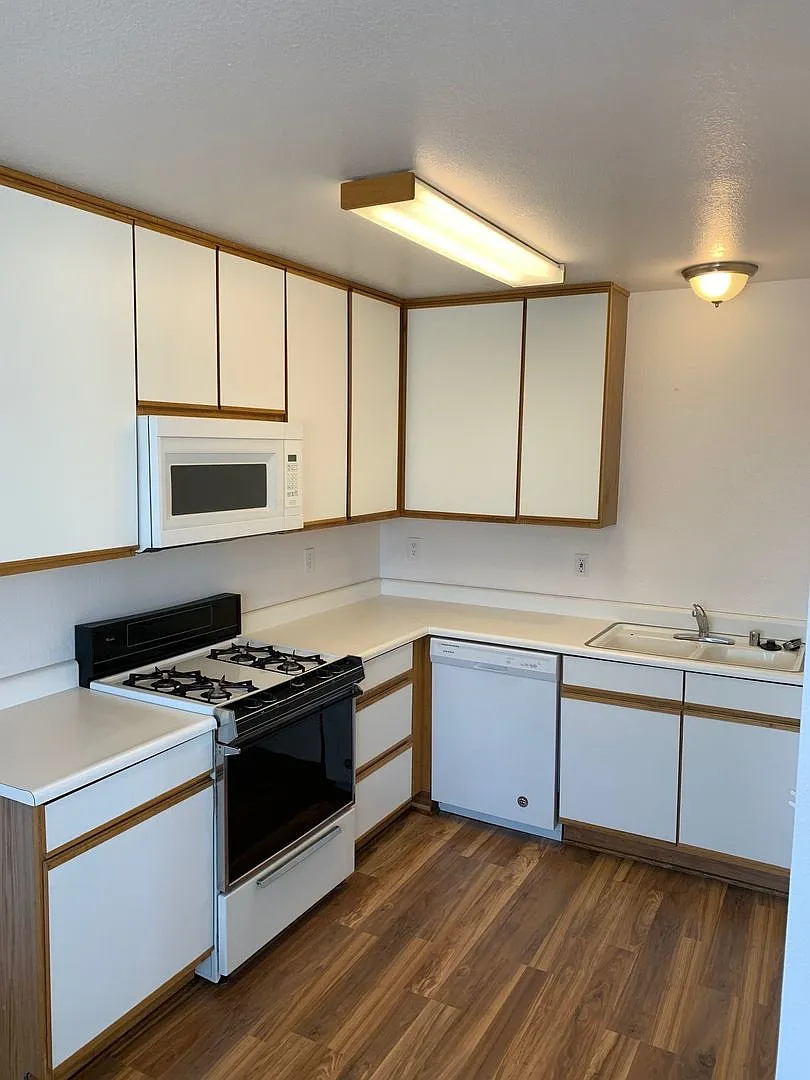 Peppertree Apartments — Photo 1