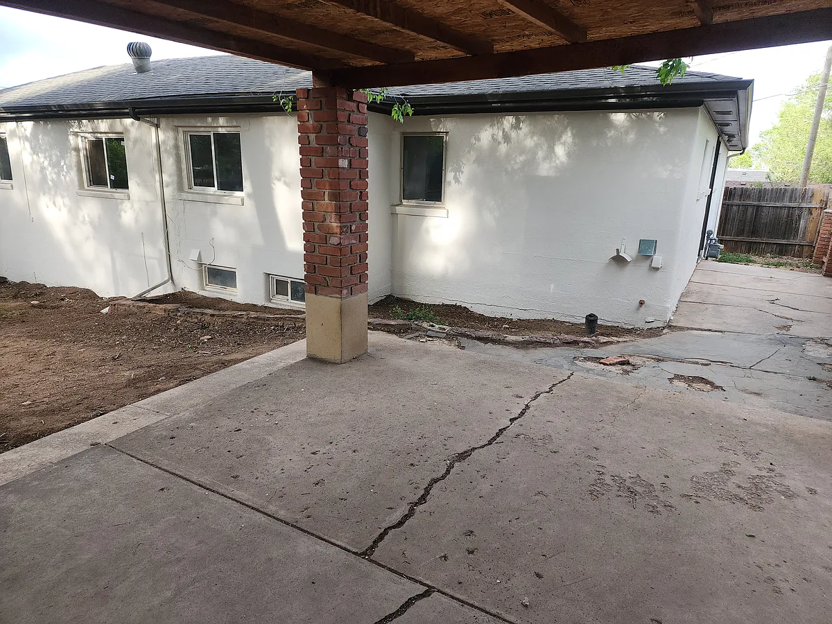 Building Photo - 1402 Crestone Ave #A
