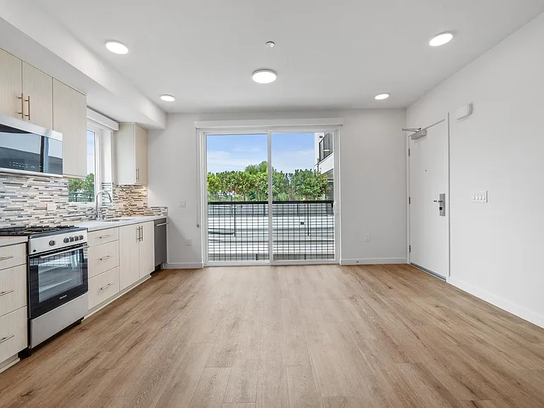 Vantage Mar Vista — Photo 40