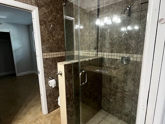 3rd image of 2100 NE 42nd Ct APT E