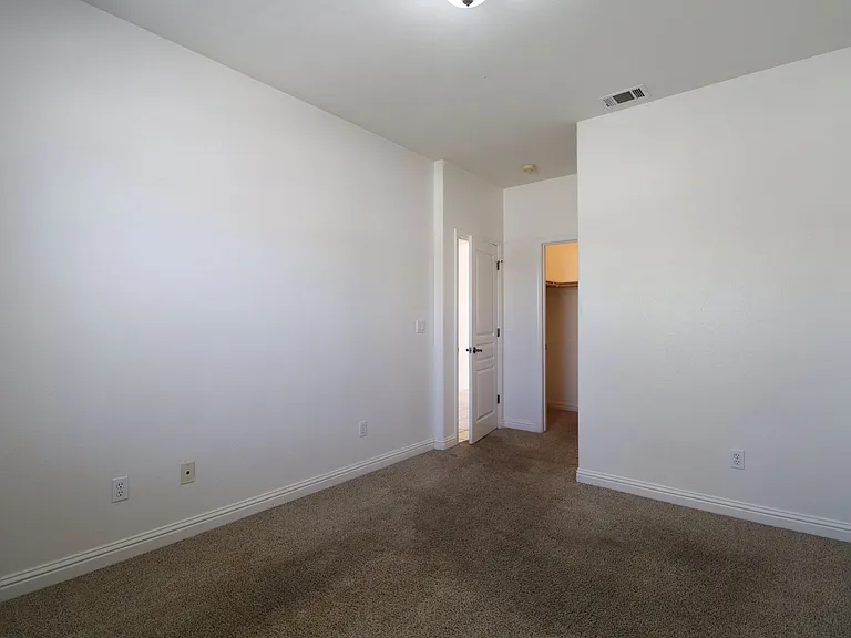918 Louisa Ter — Photo 14