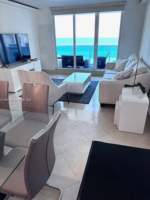 2301 Collins Ave #1025