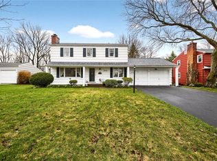 16 Green Hill Ln, Pittsford, NY