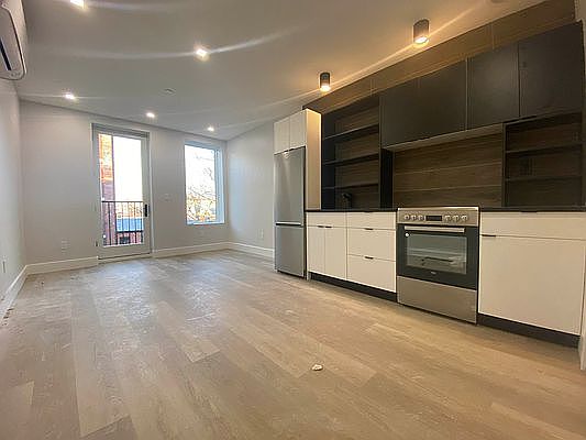1st image of 714 Dekalb Ave #3