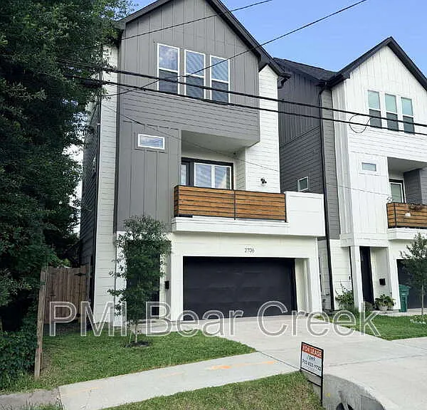 2706 Cochran St — Photo 2