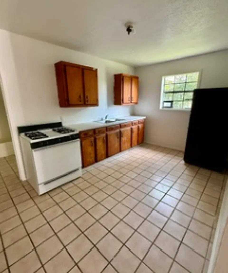 2 bed, 700 sqft, $800 — Photo 4