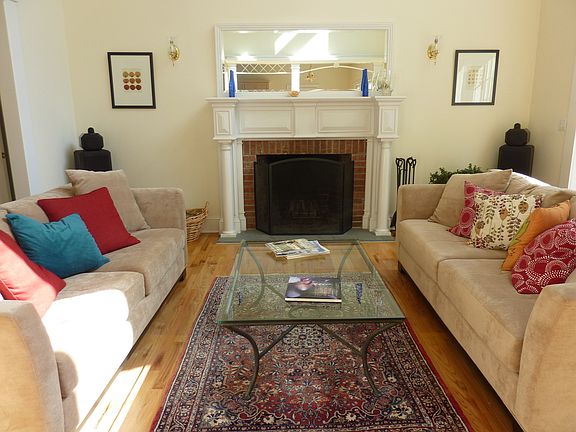 5th image of 8 Hickory Ct