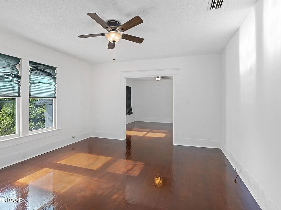 2nd image of 322 Loomis Ave