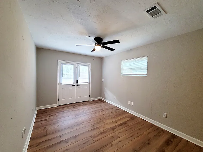 3116 W University Ave — Photo 43